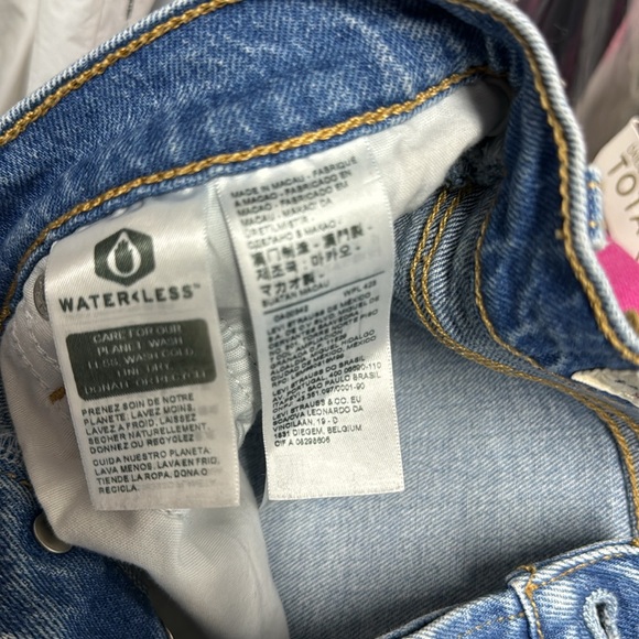 Levi's® Wedgie Icon Fit High Waist Jeans (Tango Light) size 28 - Picture 3 of 5